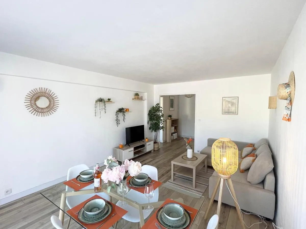 Comfortable Apartment With Parking - Antibes Riviera 0*,  France