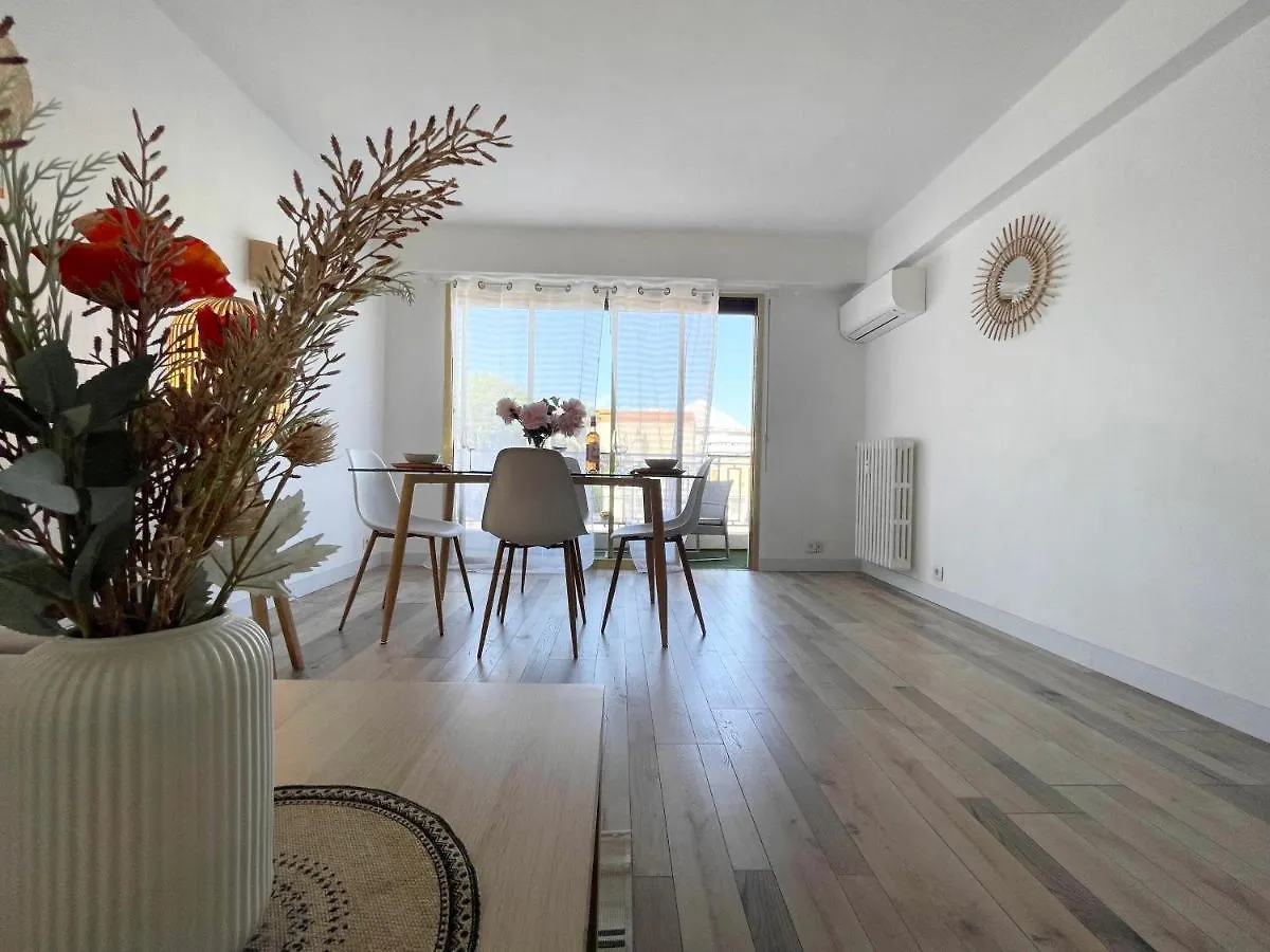 Comfortable Apartment With Parking - Antibes Riviera 0*,  France